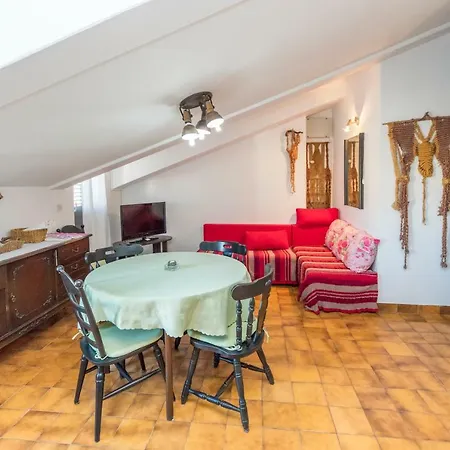 Maja Apartment *